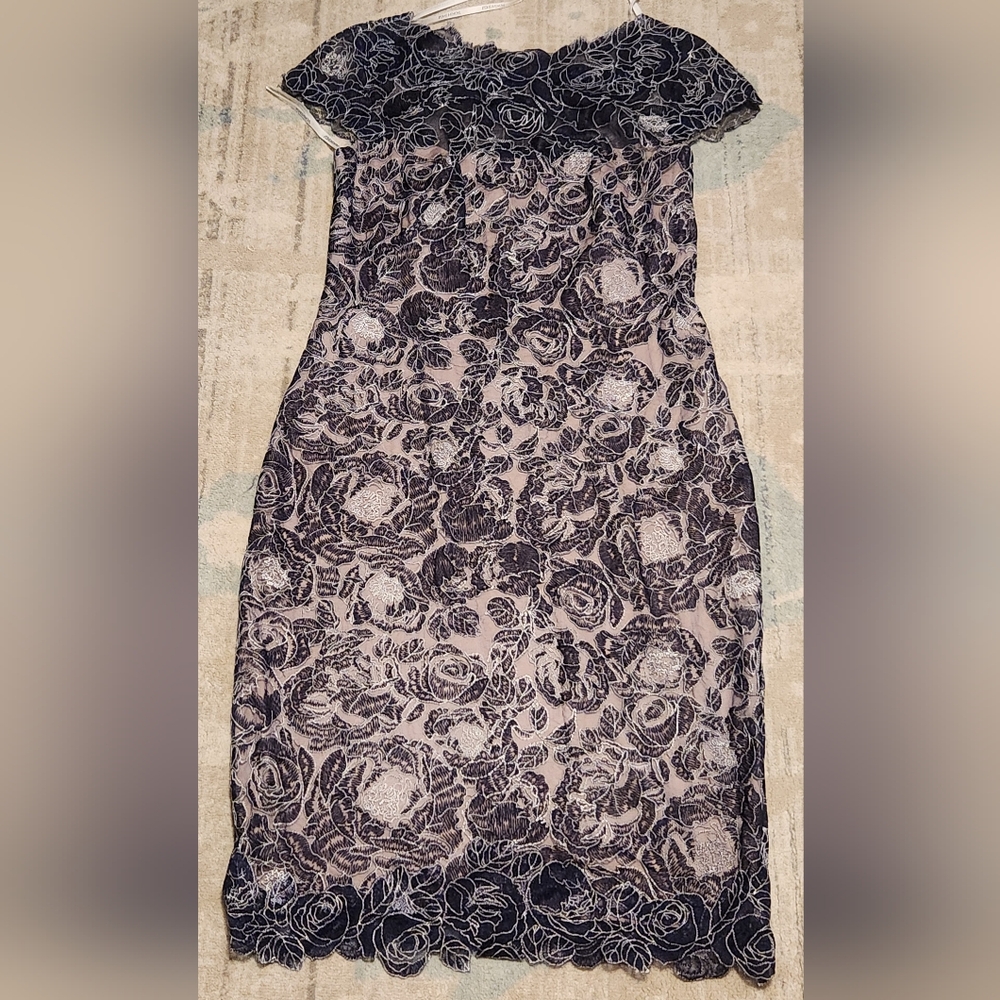 Tadashi Shoji Rose Motif Sheath Dress. Navy Size 6. NWT - Picture 2 of 7